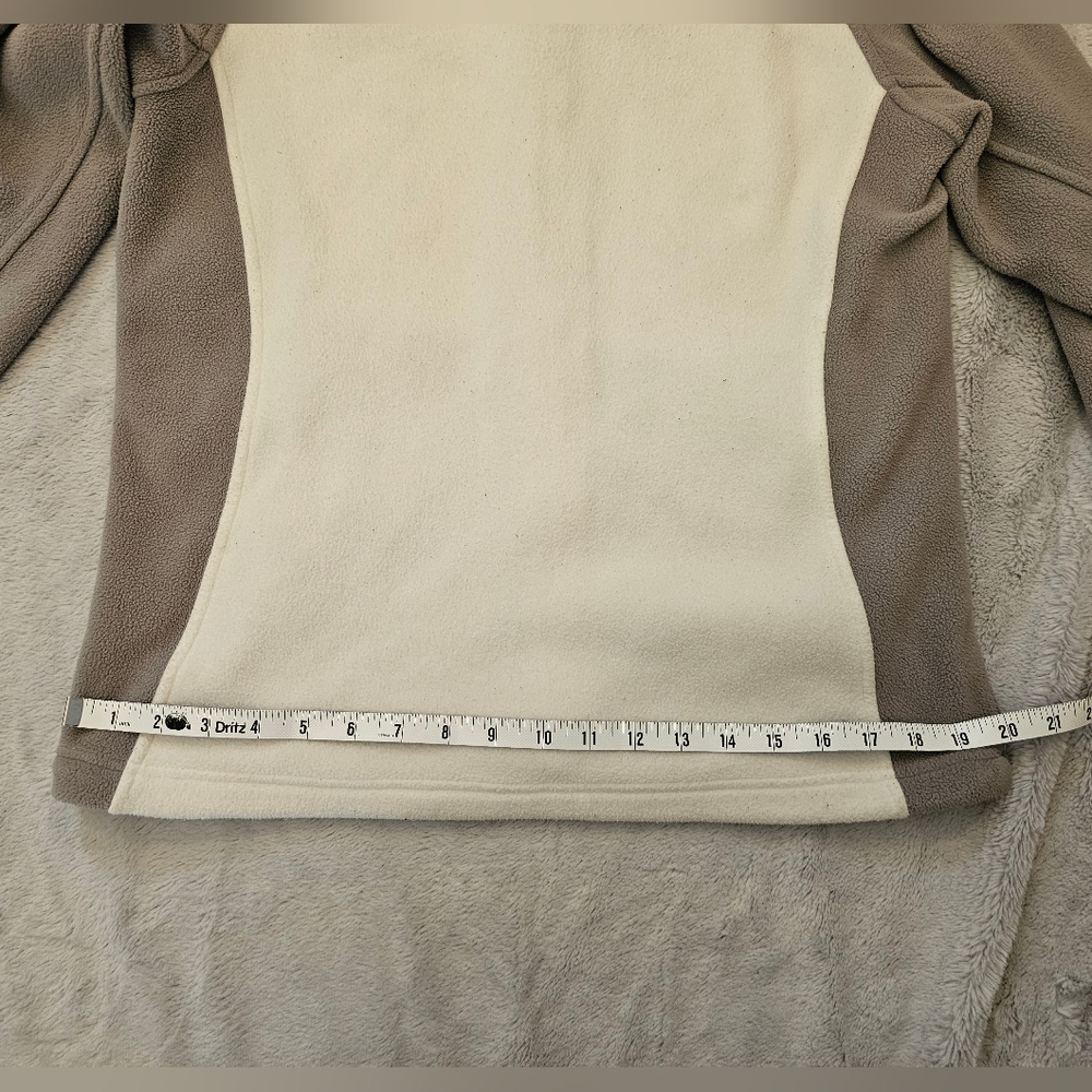 The North Face Women's full zip fleece jacket. - Picture 6 of 8